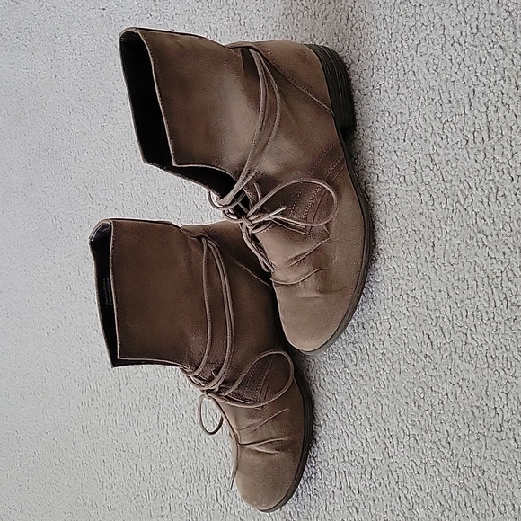 Boots - Picture 2 of 5